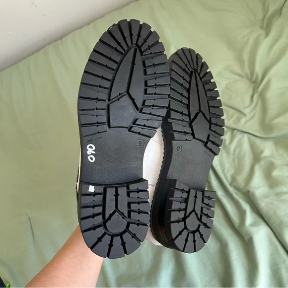 🩷M. GEMI WHITE LEATHER BLACK FUR WINTER LACE UP TRENDING ANKLE BOOTS SIZE 9 - Picture 10 of 14